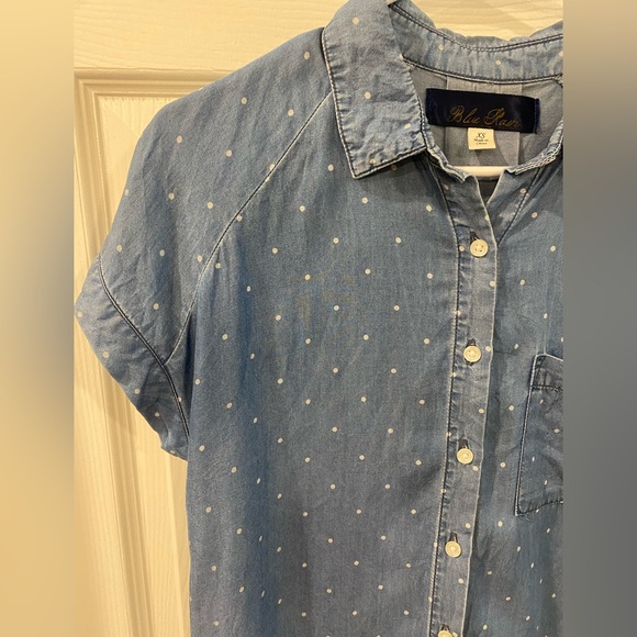 Francesca's Collections Blue Polka Dot Chambray Shirt - Picture 2 of 3